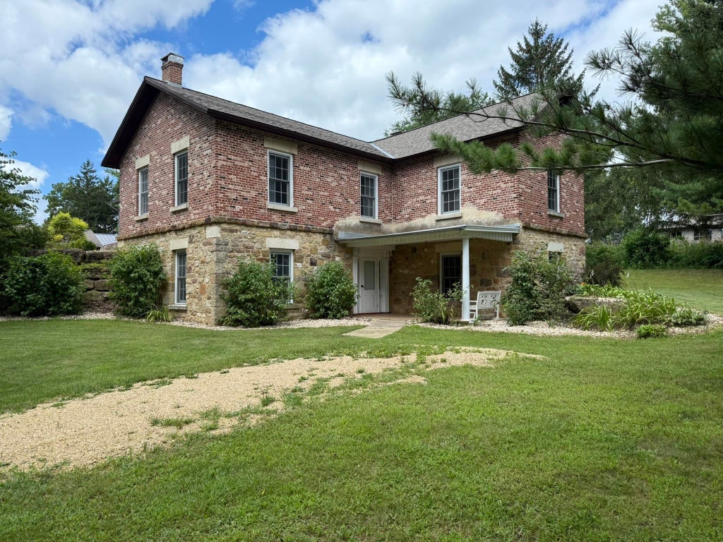 149 & 151 Merry Christmas Lane, Mineral Point