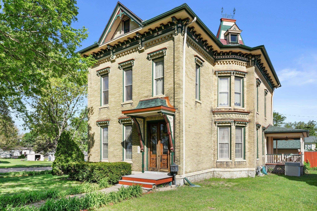 503 E Conant Street, Portage