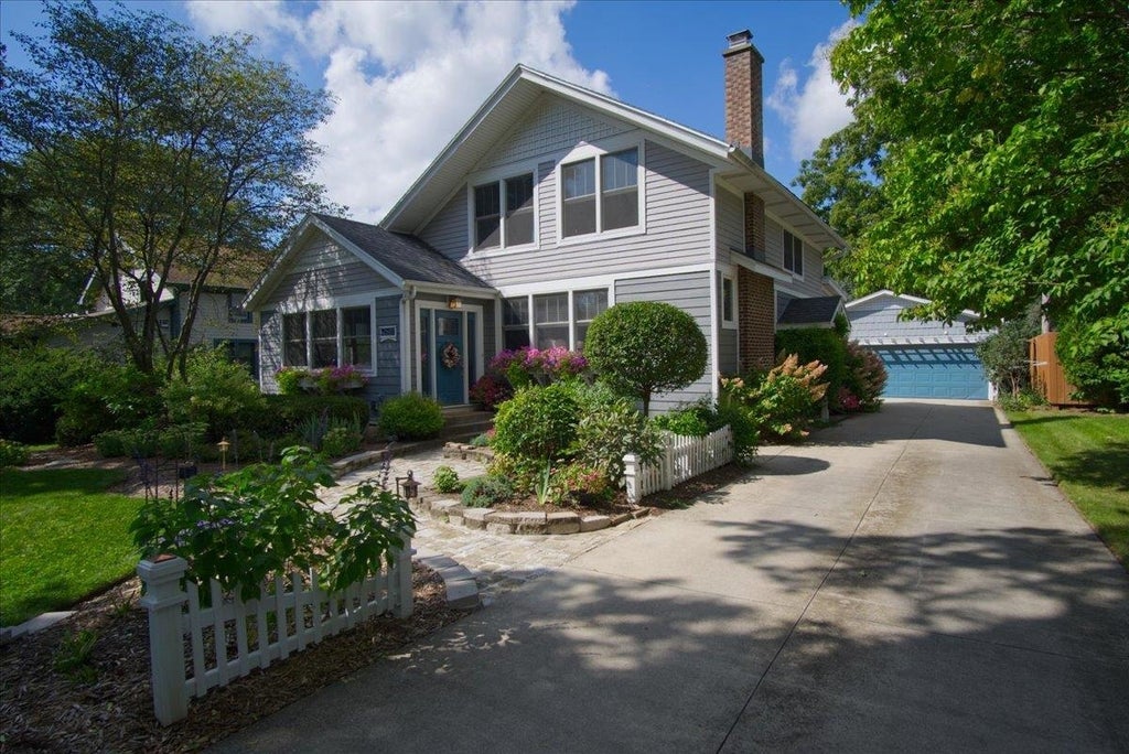 4207 Winnequah Road, Monona