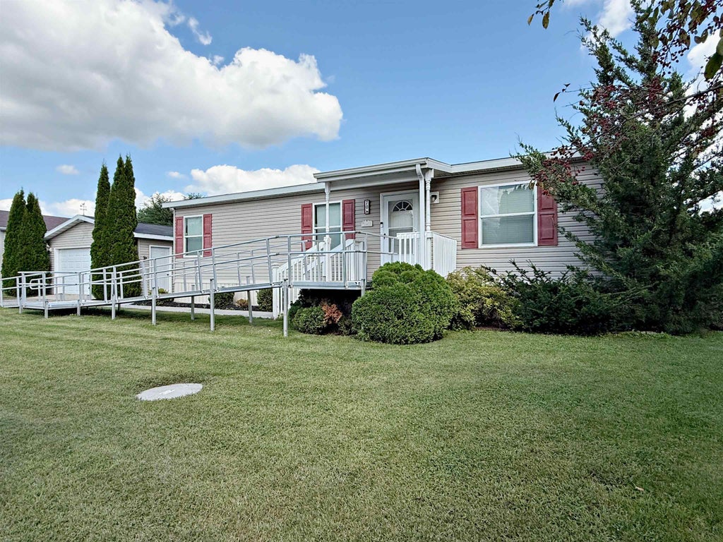 #l70 - S1975 County Road A, Delton