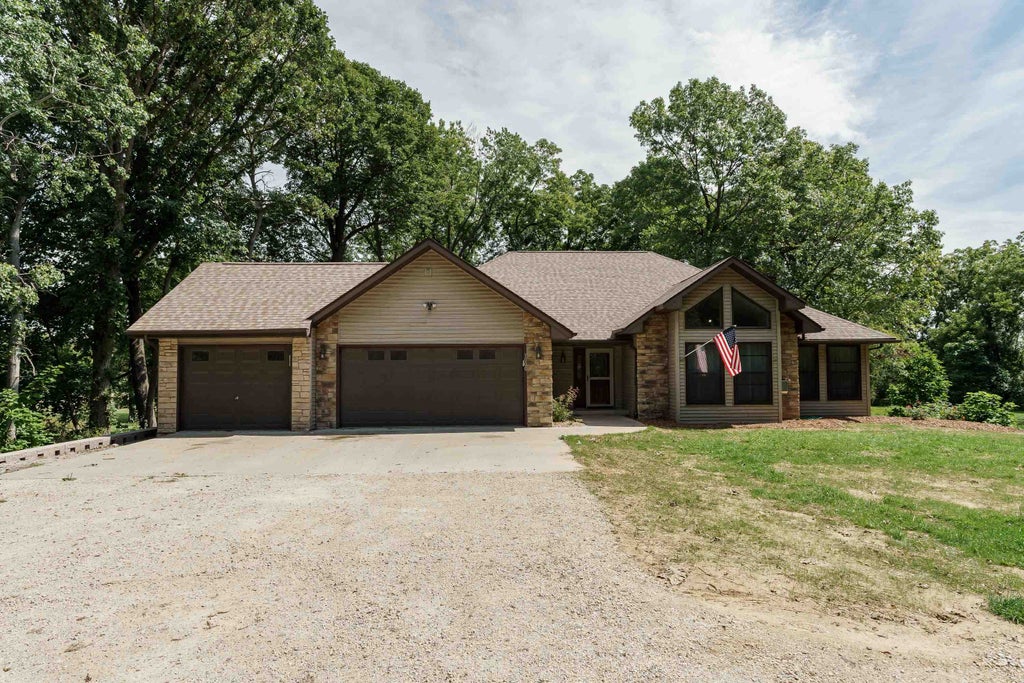 1000 Whitetail Drive, Fort Atkinson