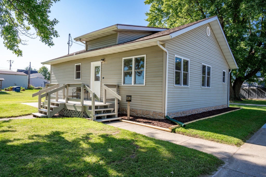 108 Hanover Street, Mauston