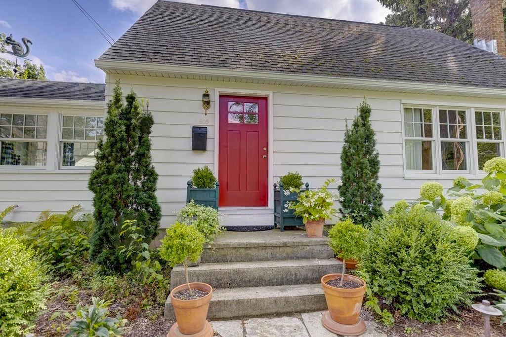 608 W Dean Avenue, Monona