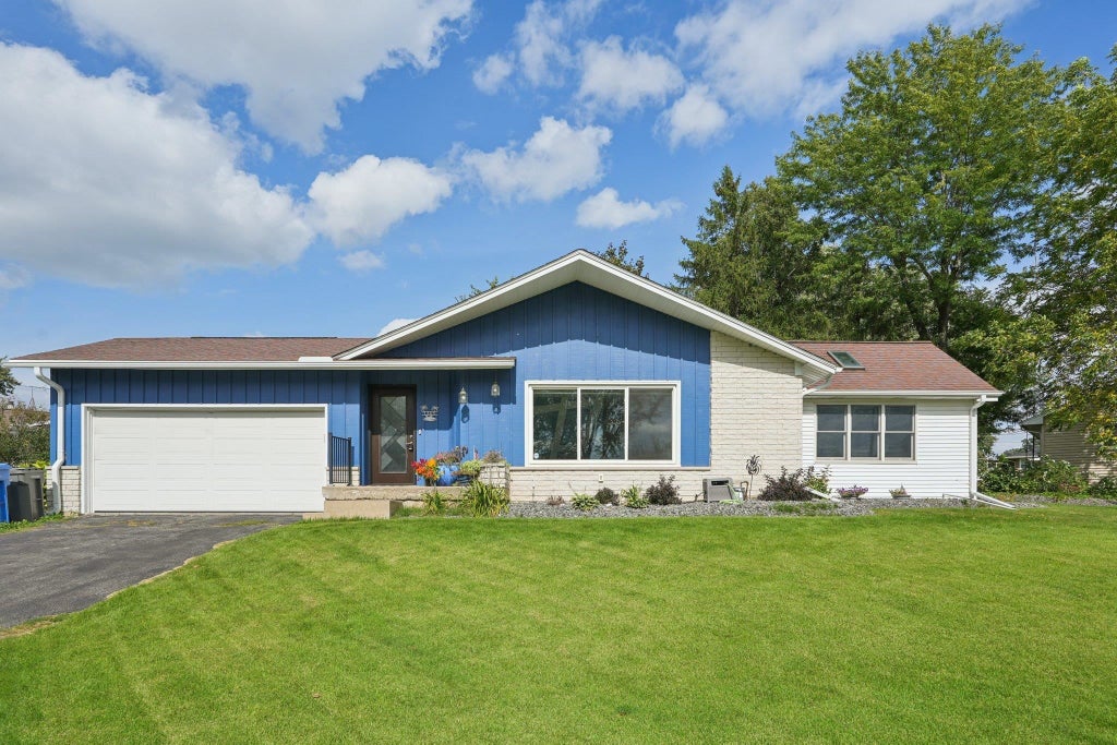 1305 Riverview Lane, Watertown