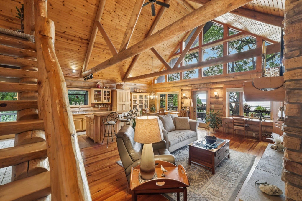 20605 Deer Island View Road, Seneca