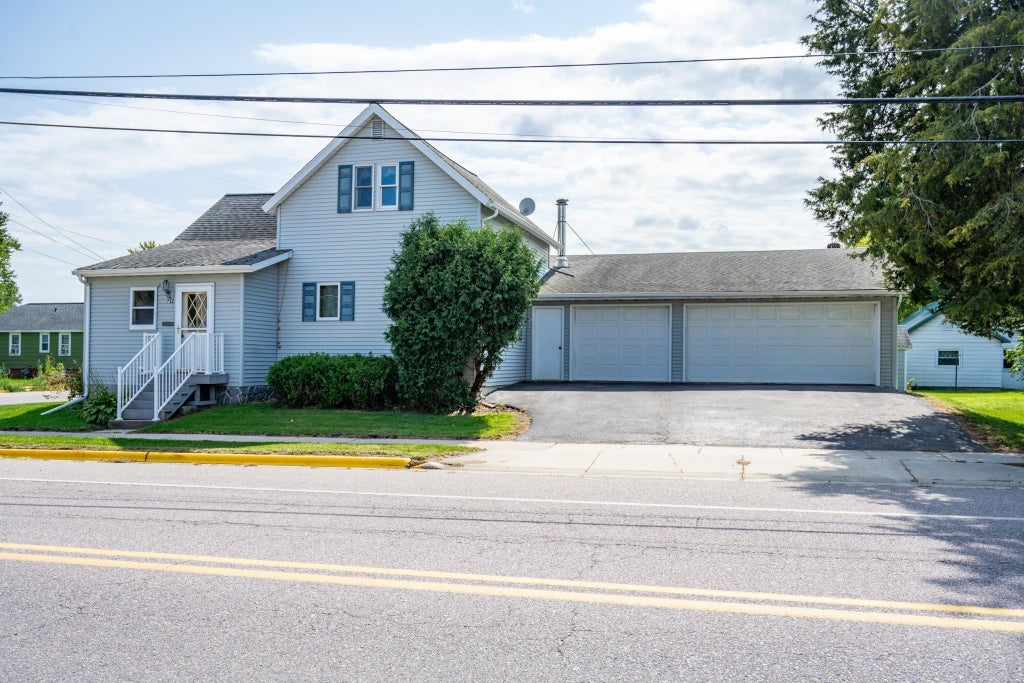 722 E State Street, Mauston