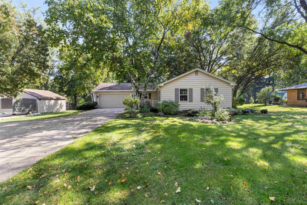 8829 S Creek Road, Turtle