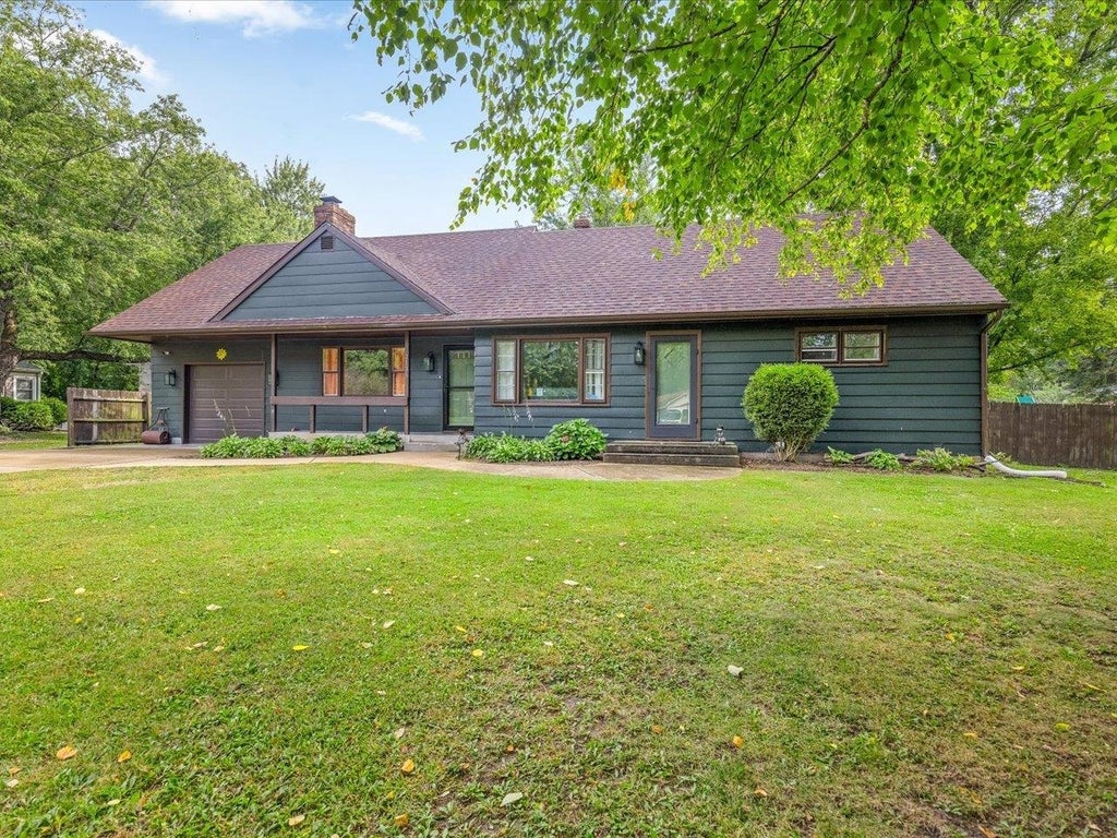 2136 E Ridge Road, Turtle