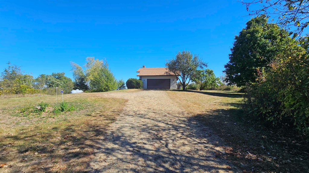 N8122 Marty Road, New Glarus