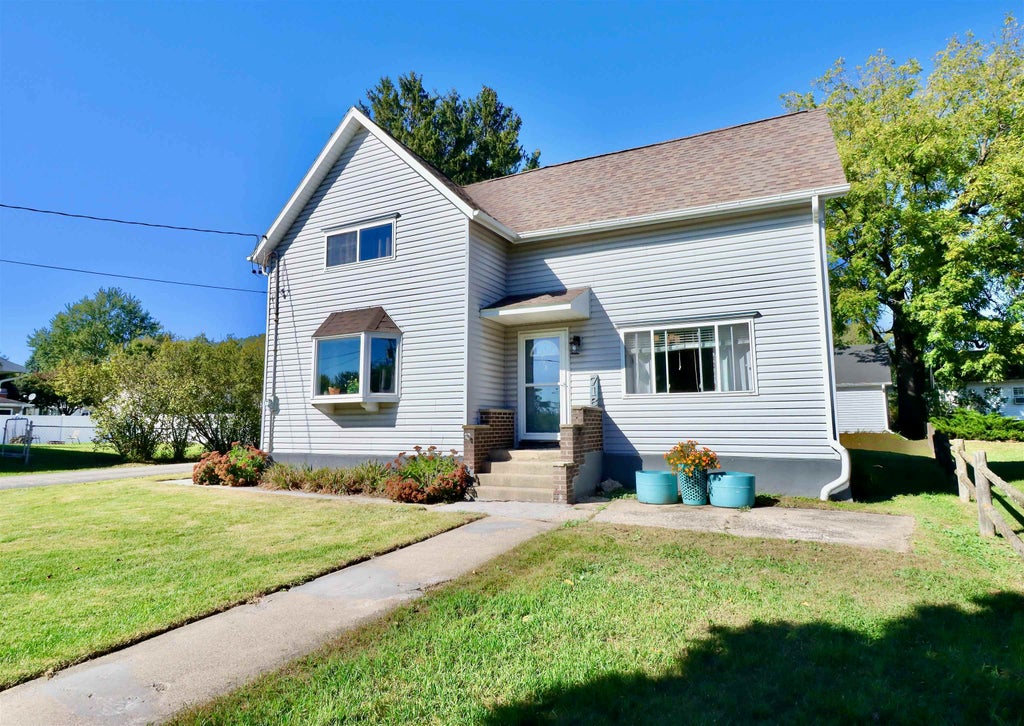 718 Milwaukee Road, Clinton