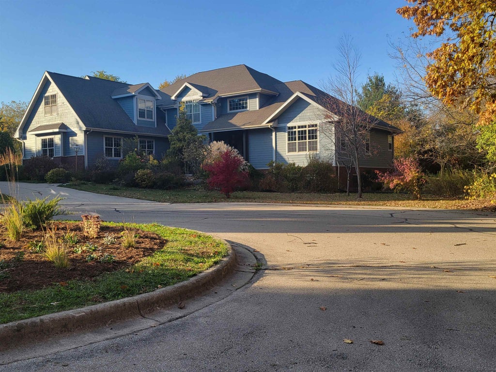 4582 Bishop's Court, Westport