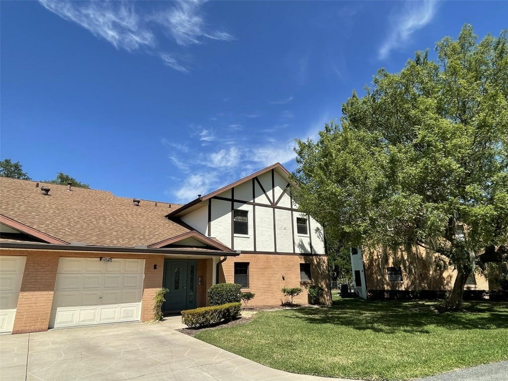 100 East Oak Terrace Dr E3, LEESBURG LEESBURG COACH HOUSES AT LEESBURG