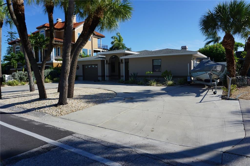 Photo of Listing #U8136882