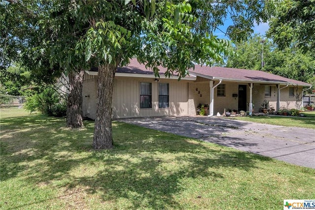 Home for sale in Lockhart