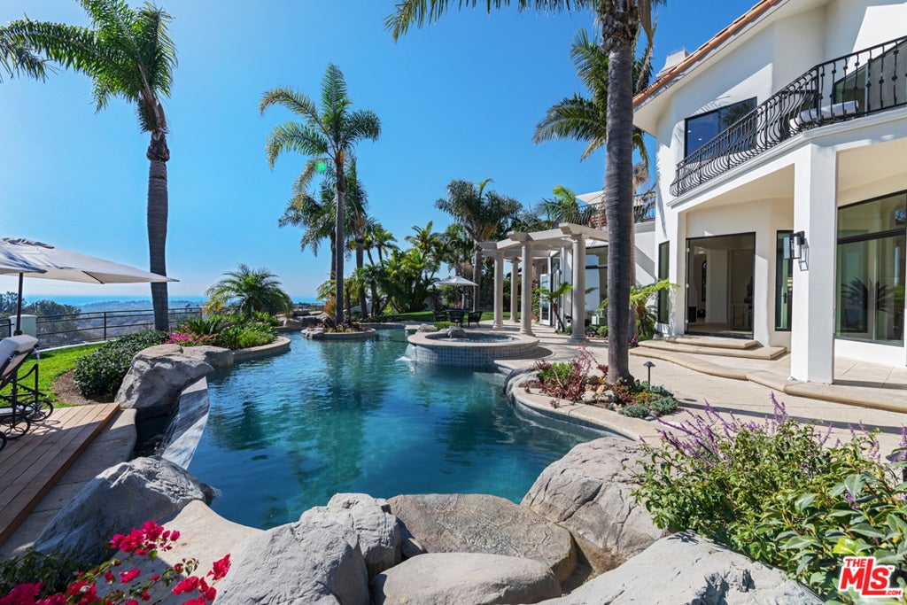 5868 Zumirez Drive, Malibu Property Listing: MLS® #22223561