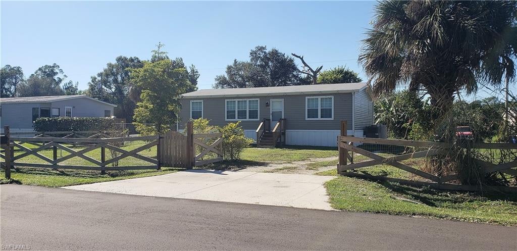 SW Florida Home for Sale - View SW FL MLS Listing #221081571 at 8260 Marx Dr in NORTH FORT MYERS, FL - 33917