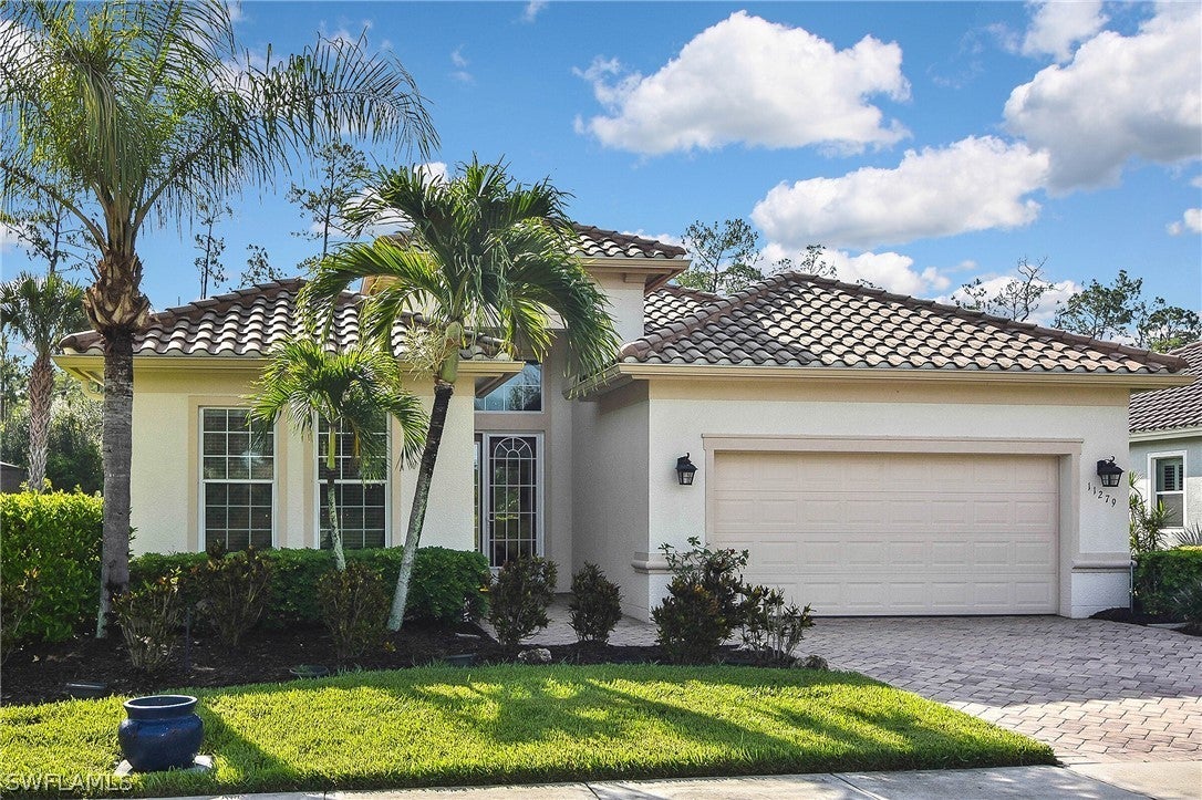 BRIDGETOWN Home for Sale - View SW FL MLS #222046470 at 11279 Lithgow Ln in THE PLANTATION in FORT MYERS, FL - 33913