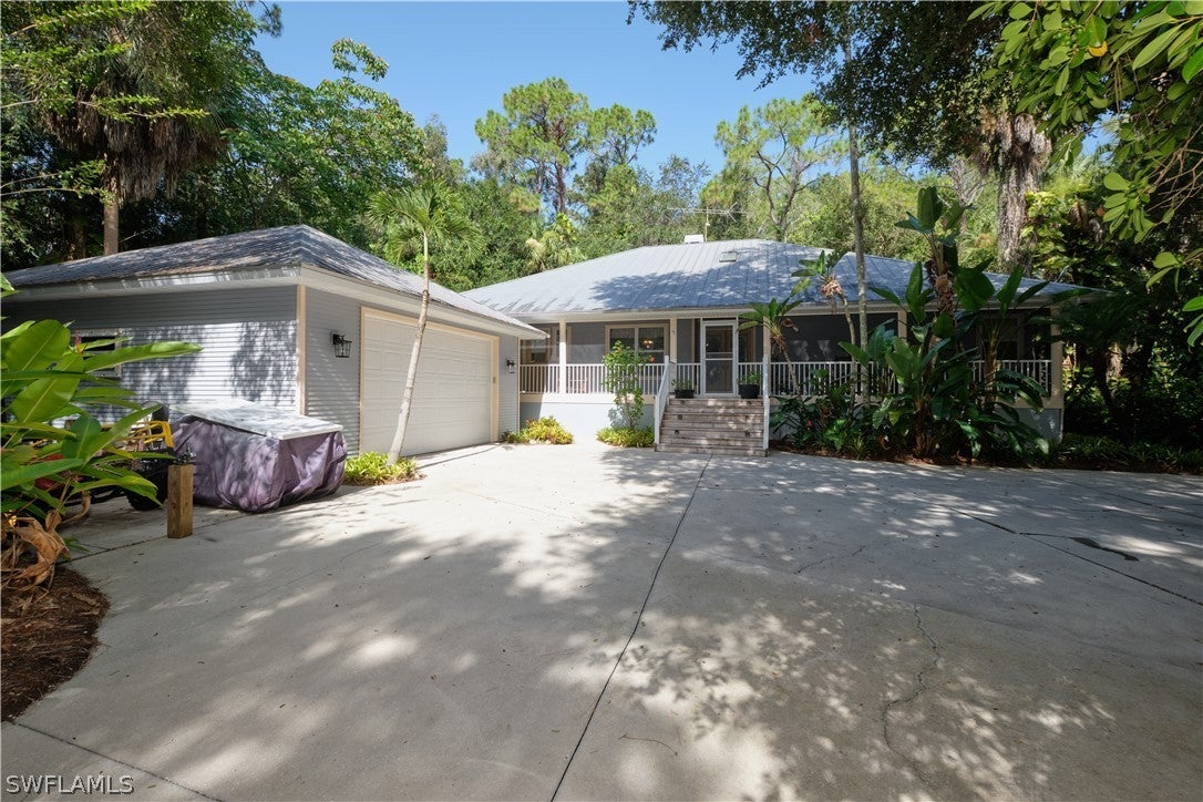 SW Florida Real Estate - View SW FL MLS #222057852 at 5960 Neal Rd in FORT MYERS in FORT MYERS, FL - 33905