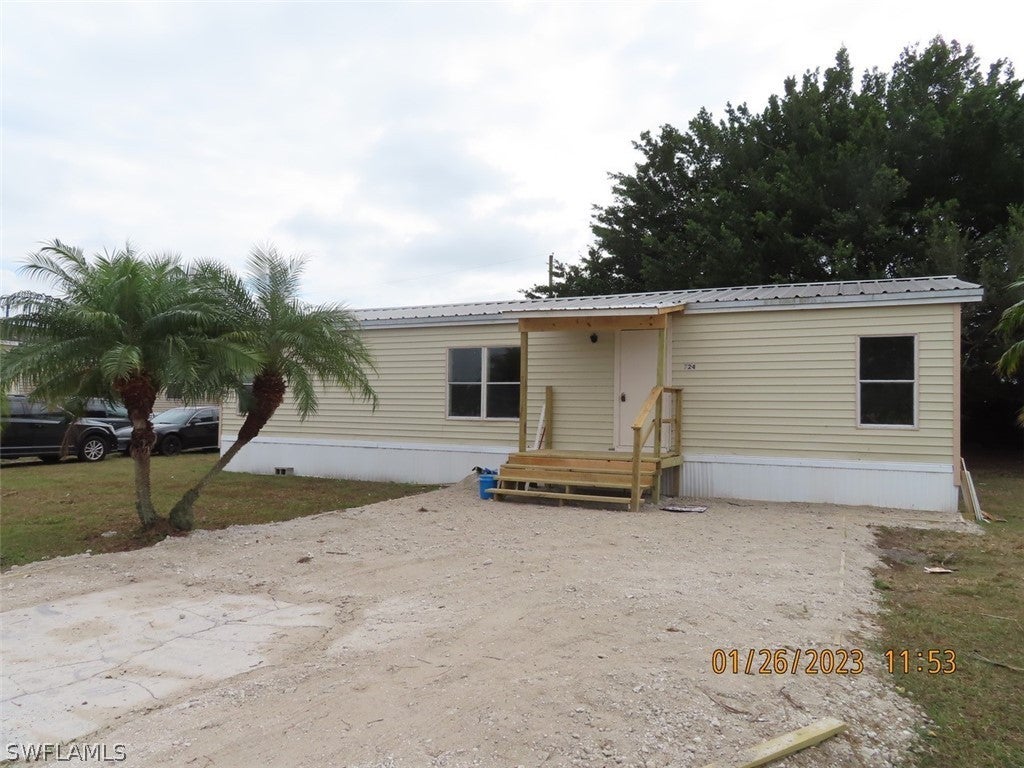 SW Florida Home for Sale - View SW FL MLS Listing #223007070 at 724 Arkansas Ave in CLEWISTON, FL - 33440