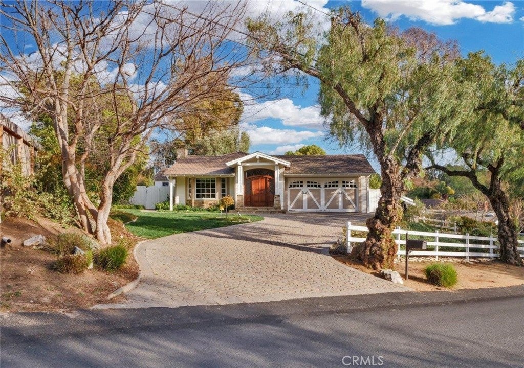 18 Dapplegray Lane