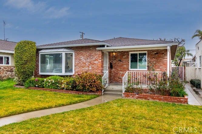 6152 California Avenue, Long Beach