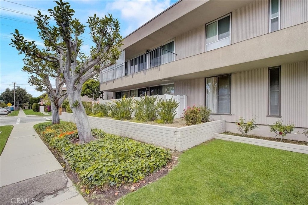 2940 Carson Street 109