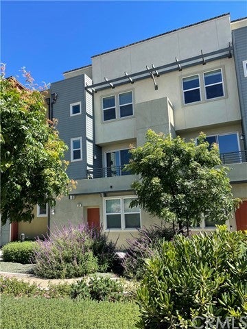 Photo of 184 N Orange Avenue
