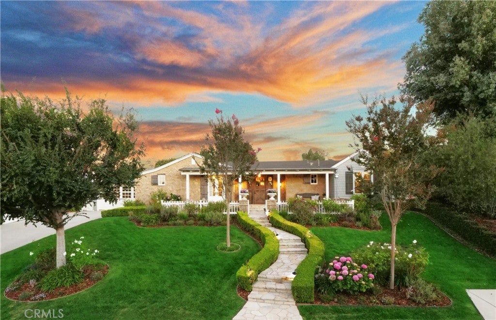 8 Roanwood Drive