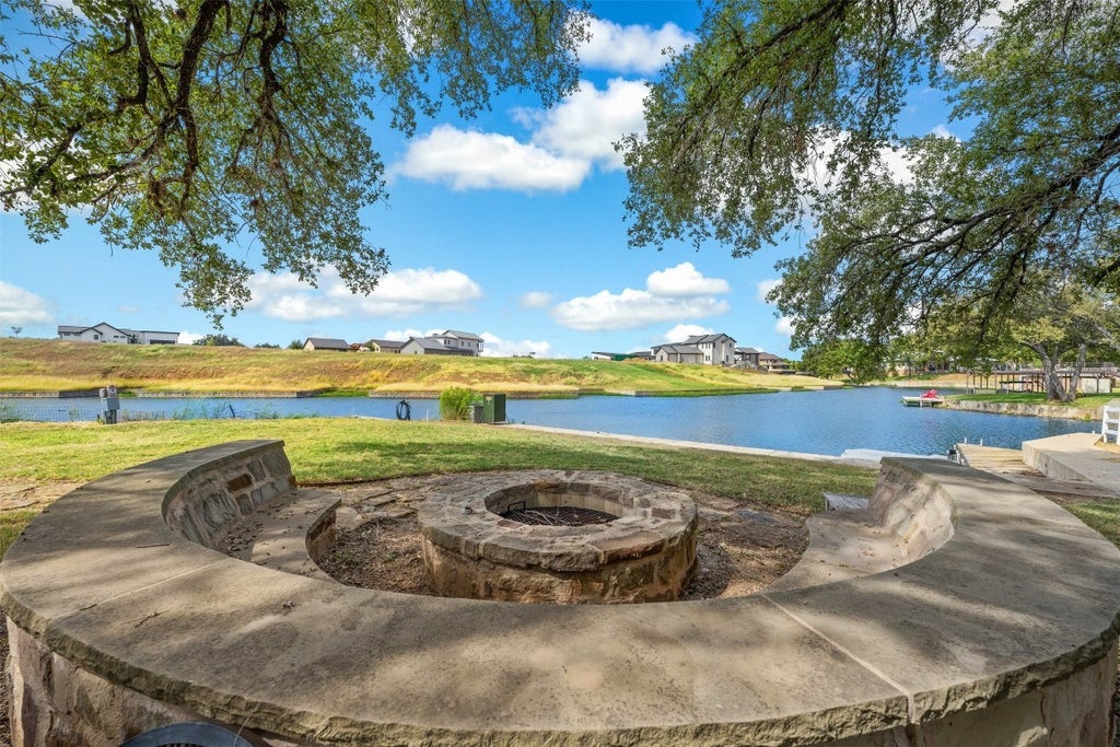 Kingsland TX Waterfront Homes For Sale on Lake LBJ