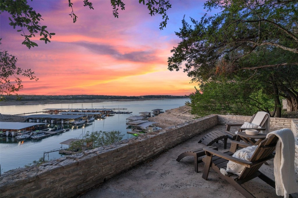 Lakeway Waterfront Homes For Sale on Lake Travis