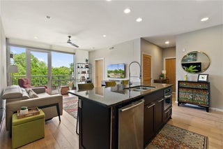 Photo of Listing #4050111