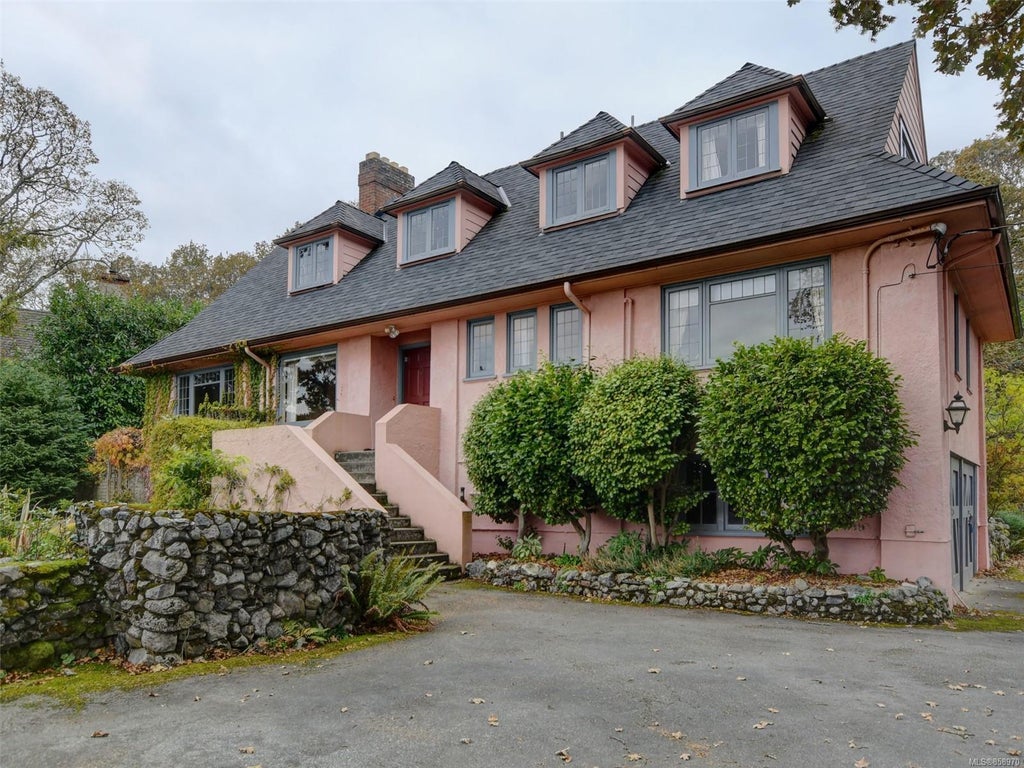 3710 Cadboro Bay Rd, Oak Bay Home For Sale 2450000